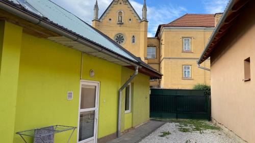 Roznava Casa | Green house