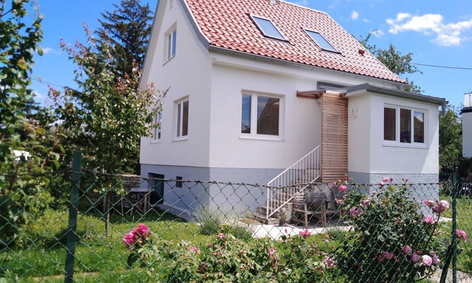 Vienna Casa | Green oasis in Vienna - whole house floor with garden+bikes