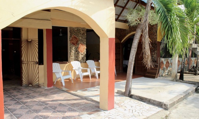 Armenia Casa | Green Oasis Ranch: A Botanical Escape in Belize