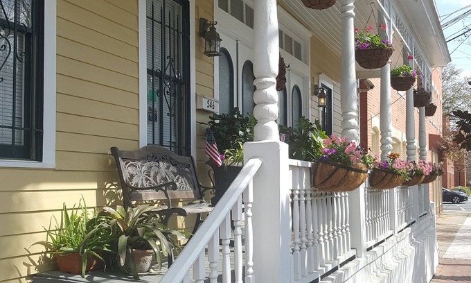 Historic District - North Cama Y Desayuno | Green Palm Inn