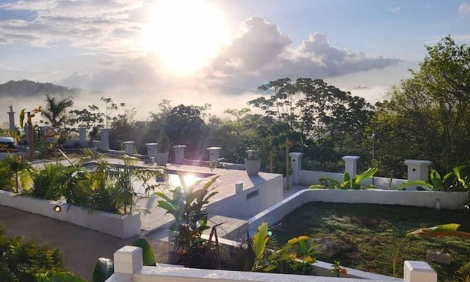 Montego Bay Cabina | Green Plantain Cabin