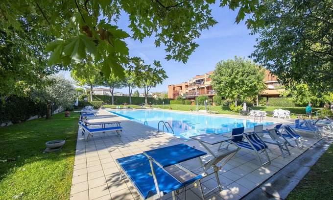 Rivoltella Apartamento | Green Tiffany Apartment, Desenzano Del Garda, Italy