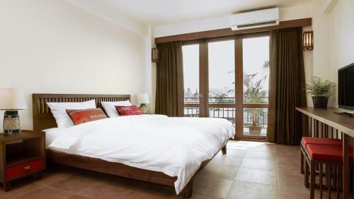 Old City Hotel | Green Tiger House