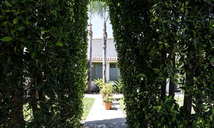 Melrose Casa | Green Window, a Sanctuary in West Hollywood