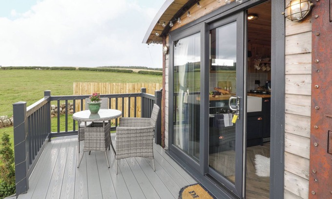 Kirkmichael Cabaña | GREENACRES CARRIAGE, romantic, with pool in Maybole