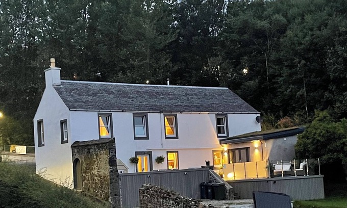 Tobermory Casa | Greenbank - stunning bay view property with hot tub and sauna!