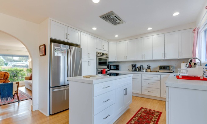 Larkspur Cabaña | Greenbrae Garden Cottage Near Beaches & Redwoods