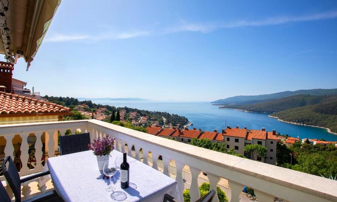 Rabac Apartamento | Greenhouse family apartments