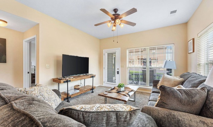 Branson Condominio | Greenside Getaway - POOL , GOLF, SDC , SHOWS , SHOPPING ,FISHING