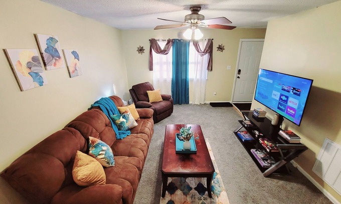 Greenville Apartamento | Greenville Cozy 2BR sleeps 6 near ECU Stadium and Hospital welcome travel nurses