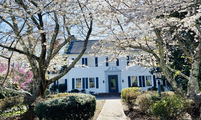 High Point Casa | Greenway Manor Updated 6BR Historic Luxury Close to HPU and Furniture Market