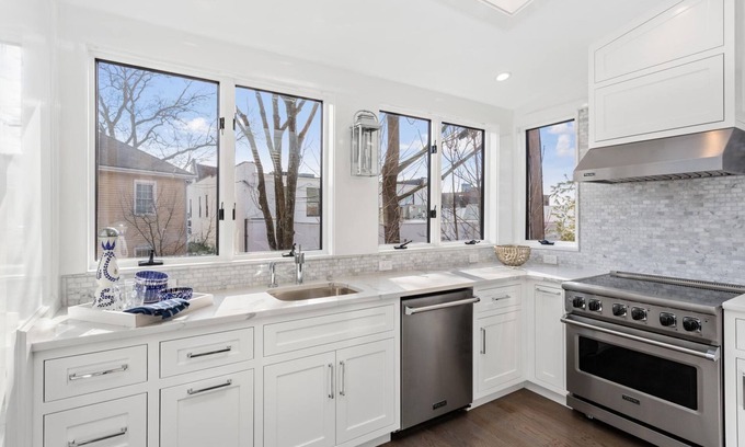 Greenwich Condominio | Greenwich proper - NYC style, Hotel alternative walk to Greenwich Ave.