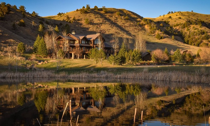 Three Forks Cabina | Grey Cliffs Ranch