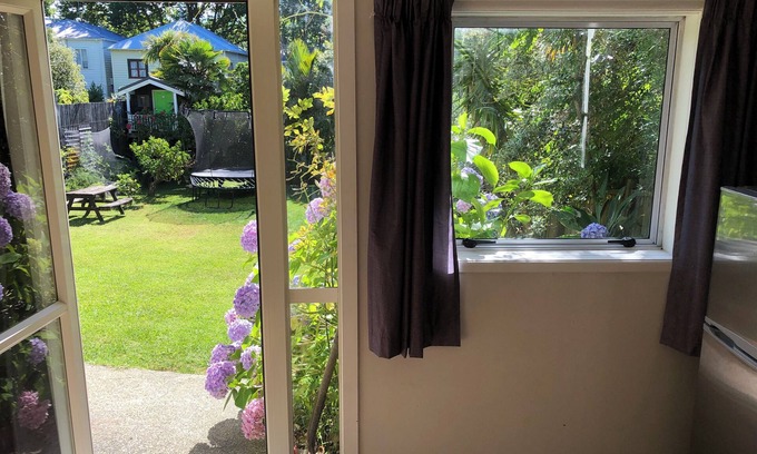 Grey Lynn Casa | Grey Lynn Studio w. Sauna - Central to Park, Supermarket, Cafe's and Bar's