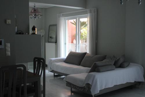 Patras Apartamento | Grey Stones & Balcony