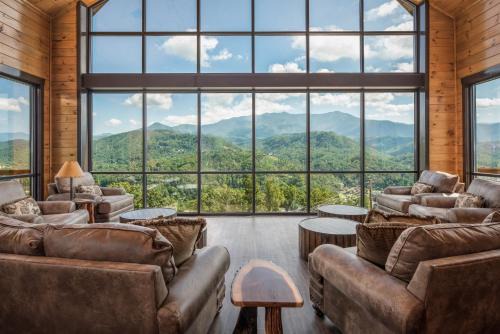 Gatlinburg Casa | Greystone Pointe Lodge by Stony Brook Cabins