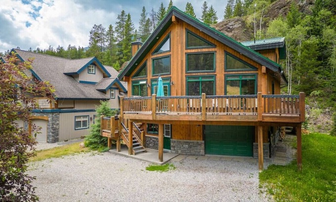 East Kootenay Apartamento | Greywolf Lodge | Private Hot Tub | Wood Fireplace