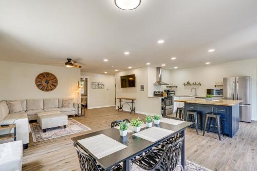 Osage Beach Apartamento | Grill, Boat Slip, and Game Room Calm Cove Apt!