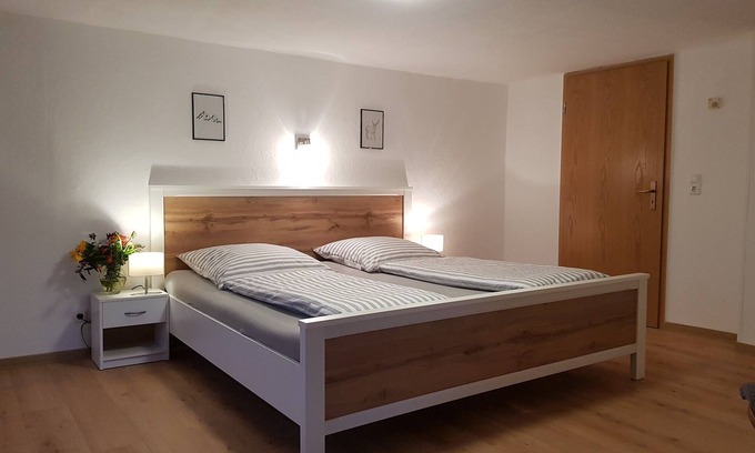 Lichtenberg Apartamento | Große 90qm Ferienwohnung mit Balkon, kostenfreies Parken und WLAN