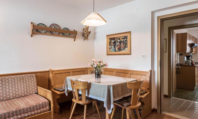 Selva di Val Gardena Apartamento | Große Gartenwohnung Haus Forelle