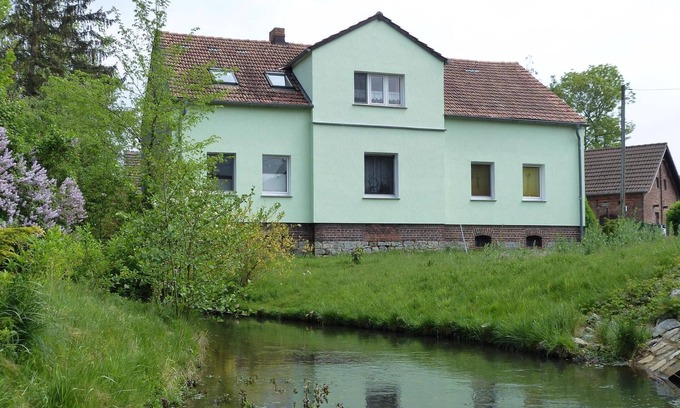 Burg Apartamento | Große, Ruhig Gelegene Ferienwohnung, Direkt an Einem Kleinen Spreewaldfließ