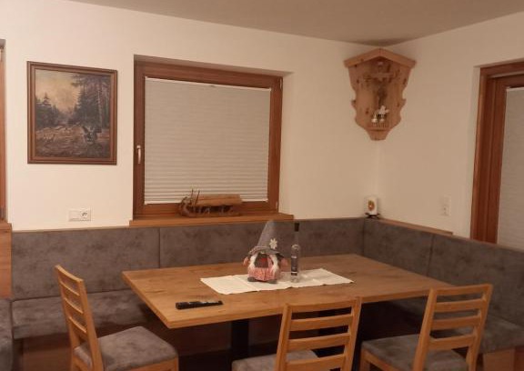 Hollenzen Apartamento | Großzügiges Apartment Georg Mayrhofen Barrierefrei