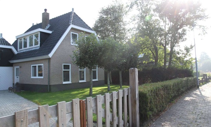 Groet Villa | Estancia en Groet Villa con vistas al jardín