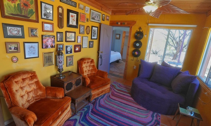 Wonder Valley Casa | Groovy Desert Getaway w Pool, Fire pit, Stream/Wifi, Vinyl Records, Books, Art..