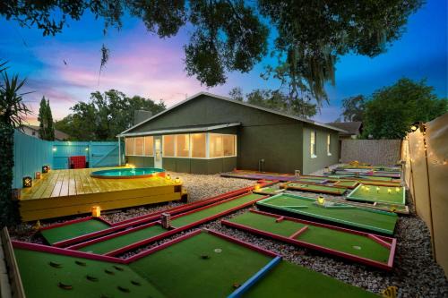 Jan Phyl Village Casa | Groovy Funhouse Getaway - 4 bdrm near Legoland