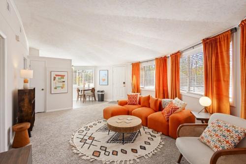 West End Casa | Groovy Getaway with Fenced Yard