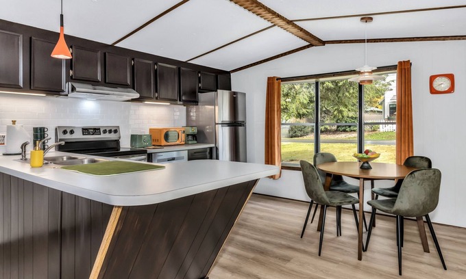 Black Mountain Casa | Groovy Guest House Walkable to Downtown Black Mtn