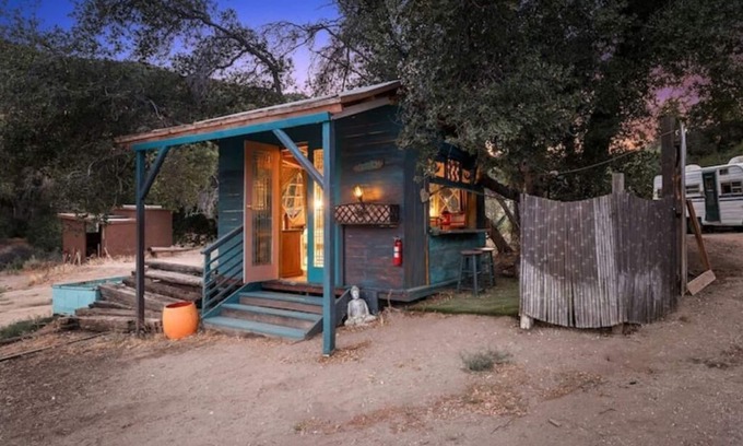 Leona Valley Casa | Groovy Little Patchwork Cabin
