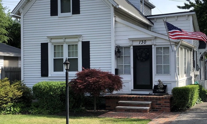Grosse Pointe Otro | Encantadora casa reformada de Grosse Pointe de principios de siglo, amueblada