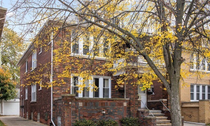 Grosse Pointe Casa | Grosse Pointe Park Charmer