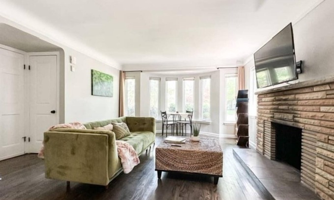 Grosse Pointe Apartamento | Grosse Pointe 3BR Lower flat
