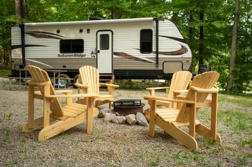 Miller Lake Otro | Grotto Getaway
