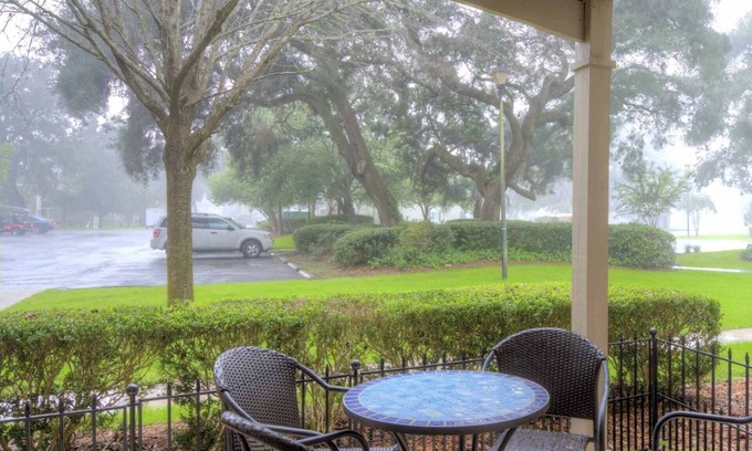 Demere Park Condominio | GROUND FLOOR, WASHER & DRYER, PET FRIENDLY. CLOSE TO BEACH AND VILLAGE!