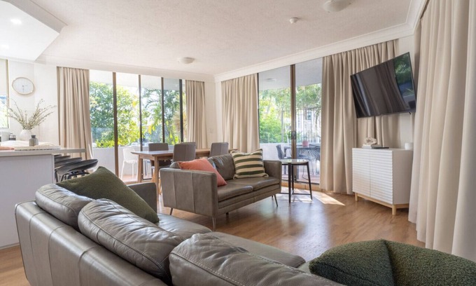 Surfers Paradise Apartamento | Ground Floor apartment 100m from the beach, heated pool