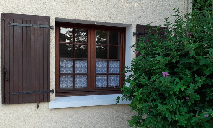 Saint-Severin Apartamento | Ground floor apartment in lovely garden with pool