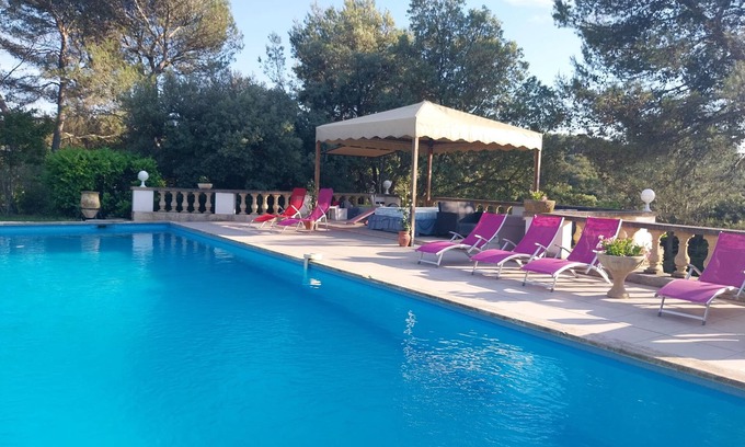 Molleges Apartamento | Ground floor apartment in Provencal house with independent access ALPILLES