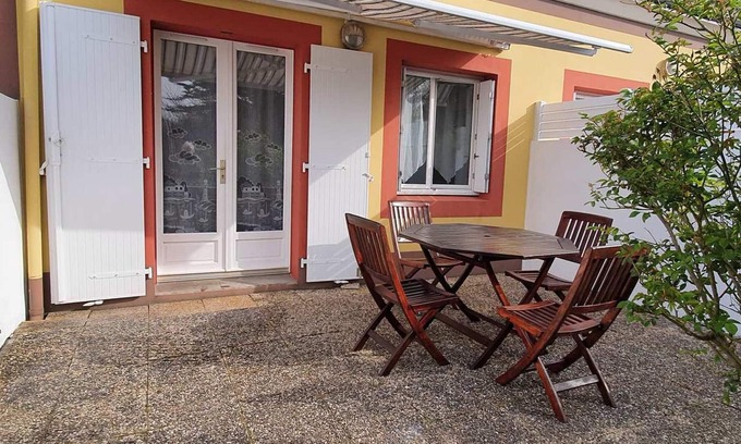 Le Palais Apartamento | Apartamento con jardín y terraza, cerca del puerto.