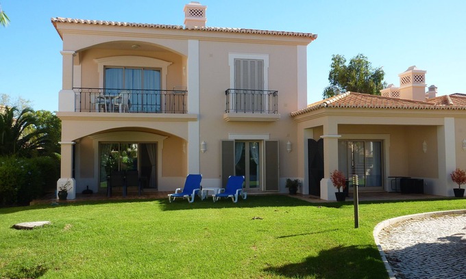 Estombar Apartamento | Apartamento Planta Baja con hermosos jardines situados en la famosa Gramacho Resort