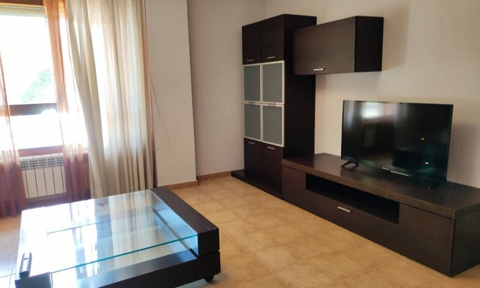Jaca Apartamento | Apartamento en Jaca con Piscina, Parking, y Cerca del Centro - Hasta 6 Personas