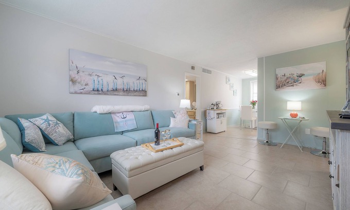 St. Pete Beach Condominio | Ground Floor Beach Condo @ Friendly Native St Pete Beach