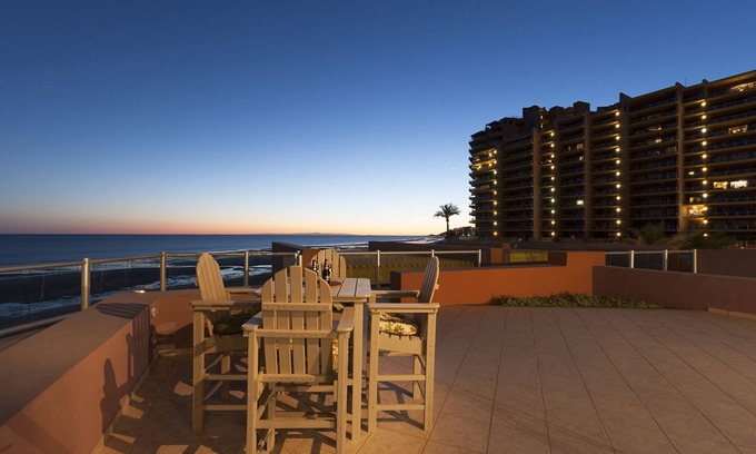 Puerto Penasco Condominio | Planta Baja, frente a la playa W / 2500 pies cuadrados Patio. Pasos a la playa y no hay ascensores!