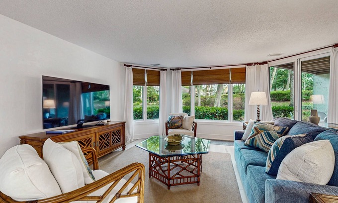 Fernandina Beach Condominio | Ground floor condo with private patio, full kitchen, beach access and pool