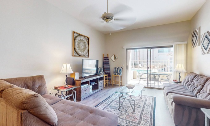 East Mesa Condominio | Ground-floor condo with pool, hot tub, gas grill, & wifi