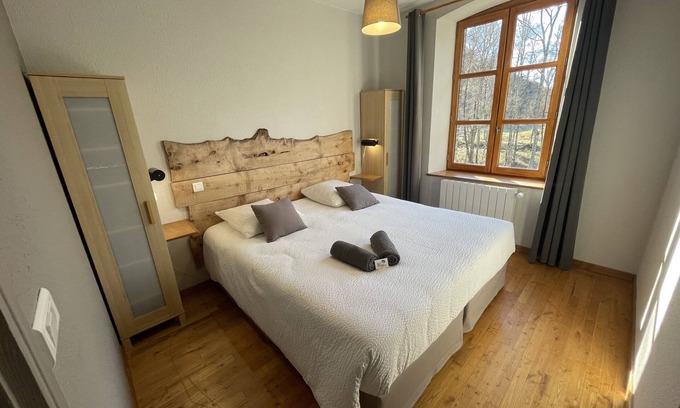 Lafarre Casa | Casa-Baño Privado-Familiar-Vista al Jardín-Gite Béalière