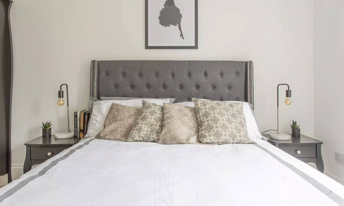 Ealing Apartamento | Ground Floor - Large Luxury 4 Bedroom Apartment With Parking & Garden