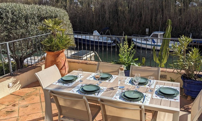Port Cogolin Apartamento | Ground floor near beaches, air conditioning, XL terrace with canal view and access, swimming pool, paddle, box